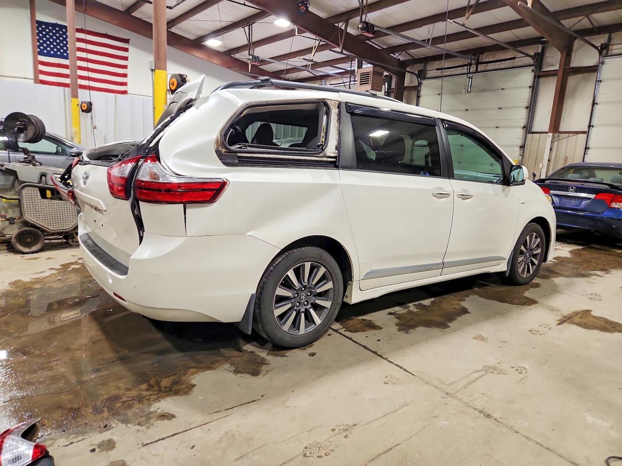 2018 TOYOTA SIENNA