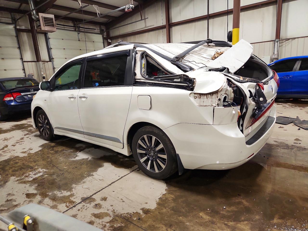 2018 TOYOTA SIENNA