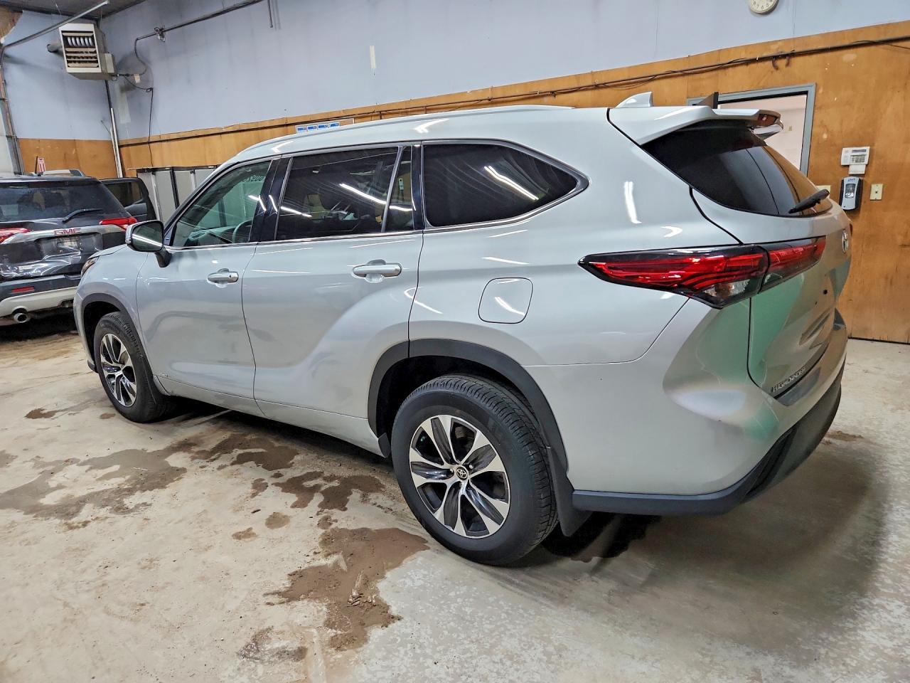 2022 TOYOTA HIGHLANDER