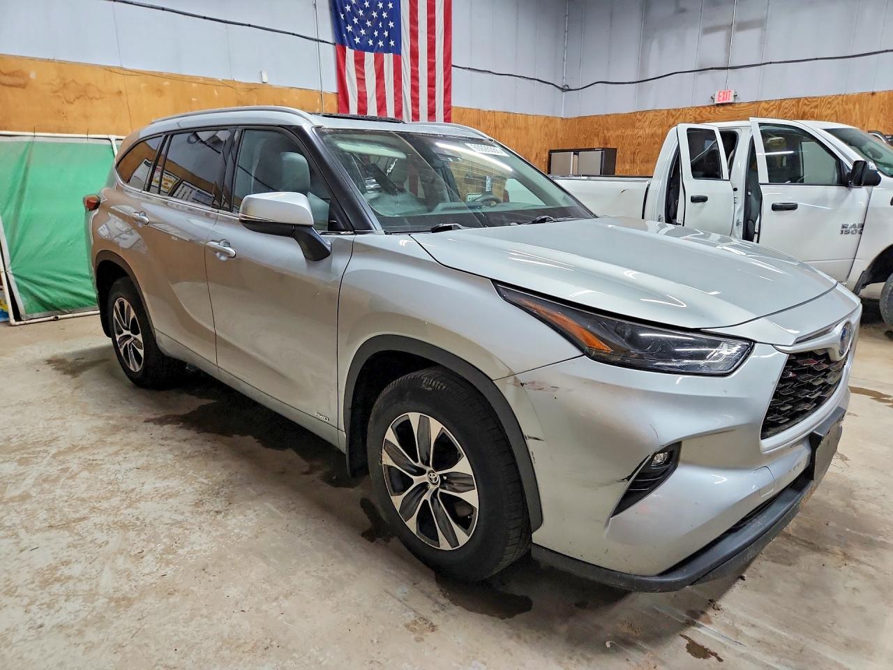 2022 TOYOTA HIGHLANDER