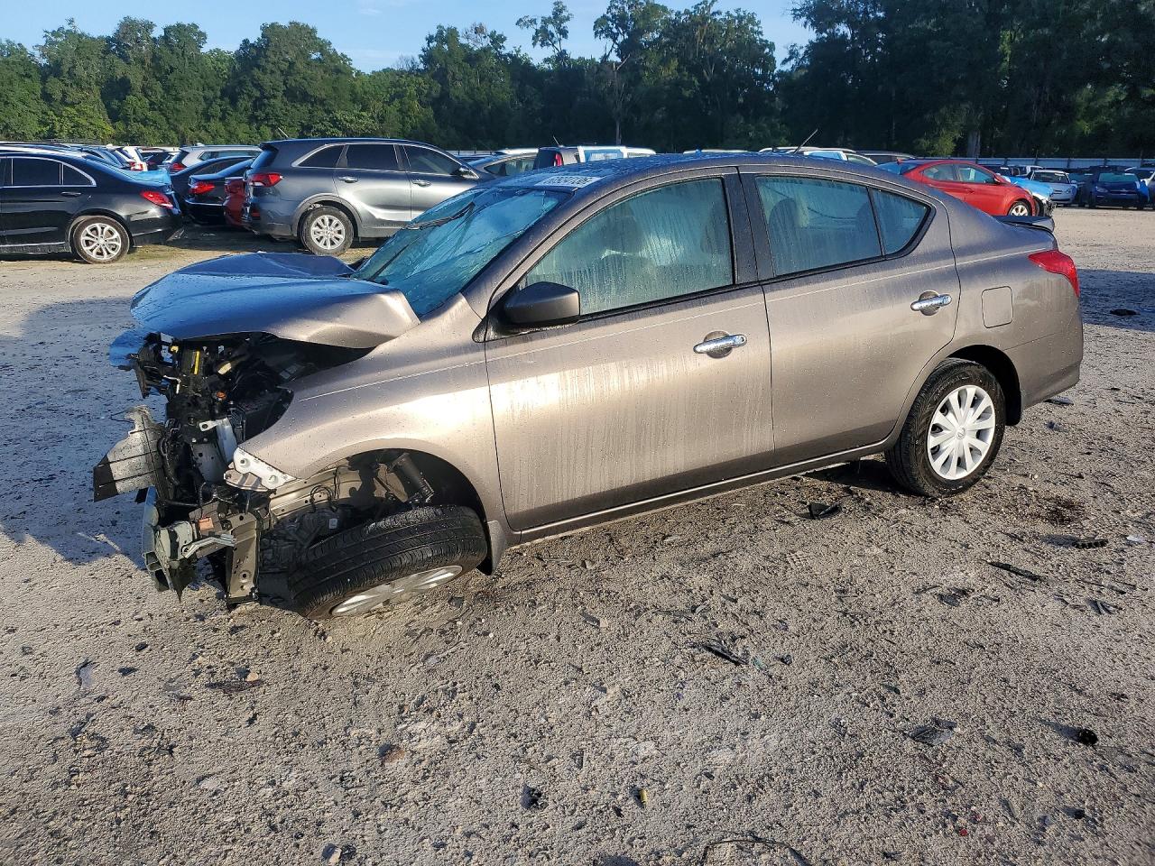 2015 NISSAN VERSA