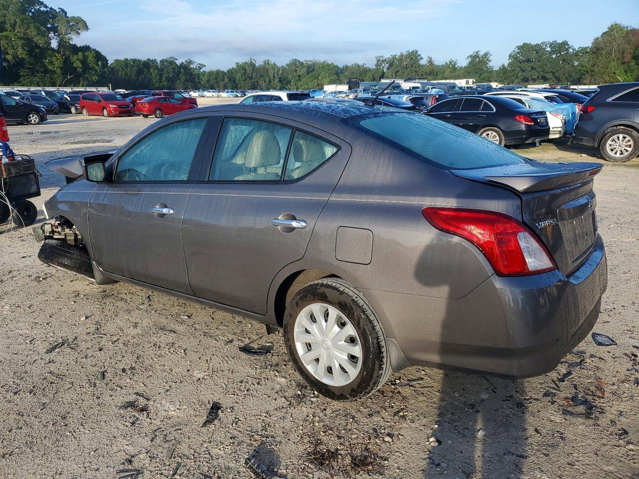 2015 NISSAN VERSA