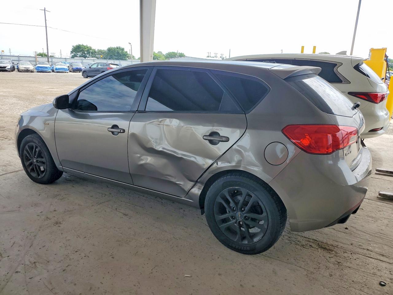 2011 KIA FORTE5