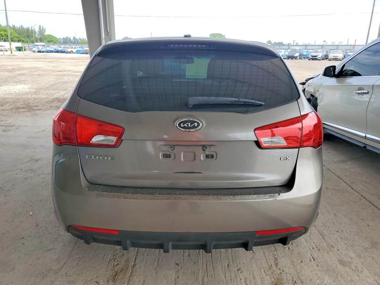 2011 KIA FORTE5
