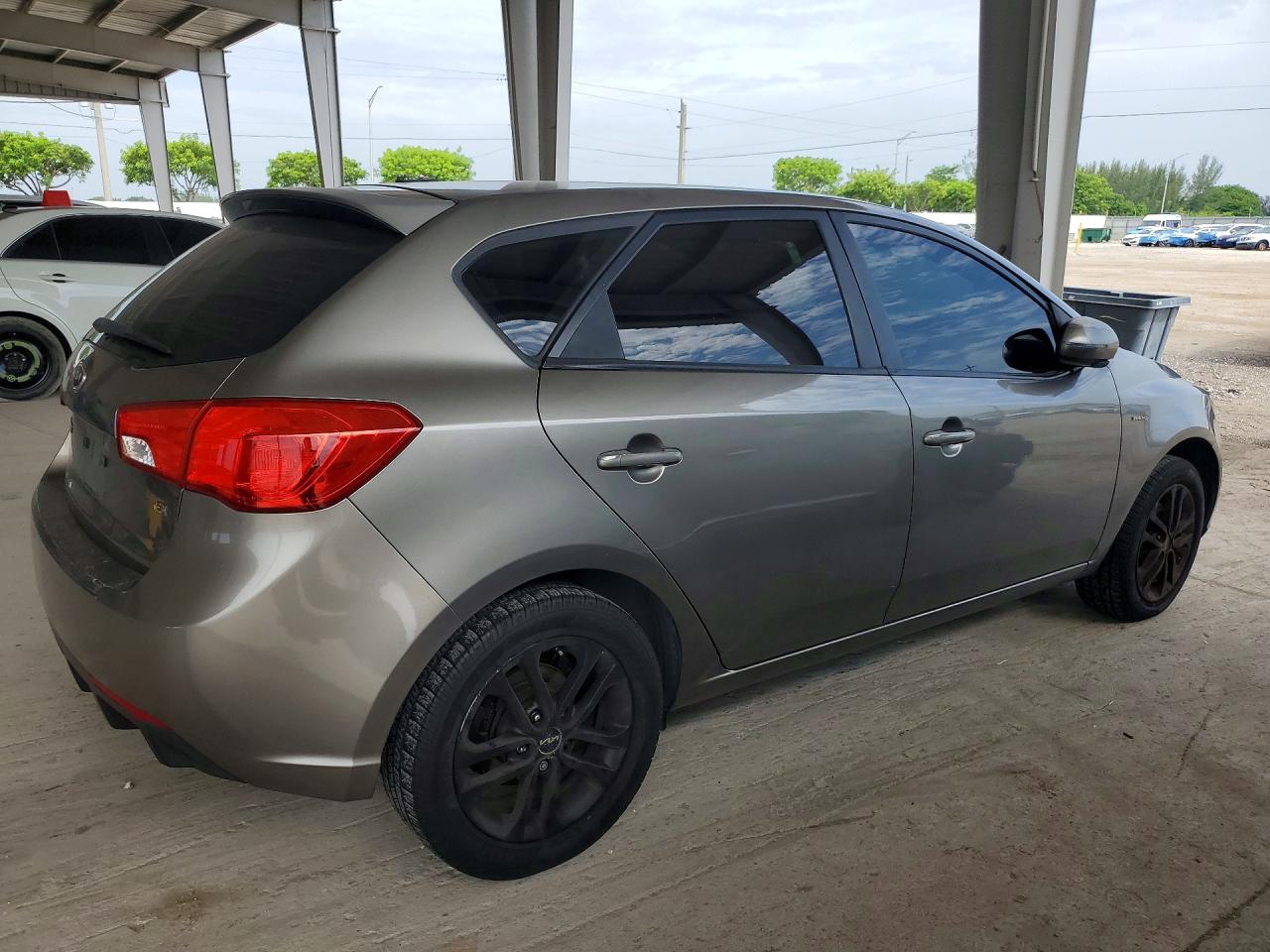 2011 KIA FORTE5