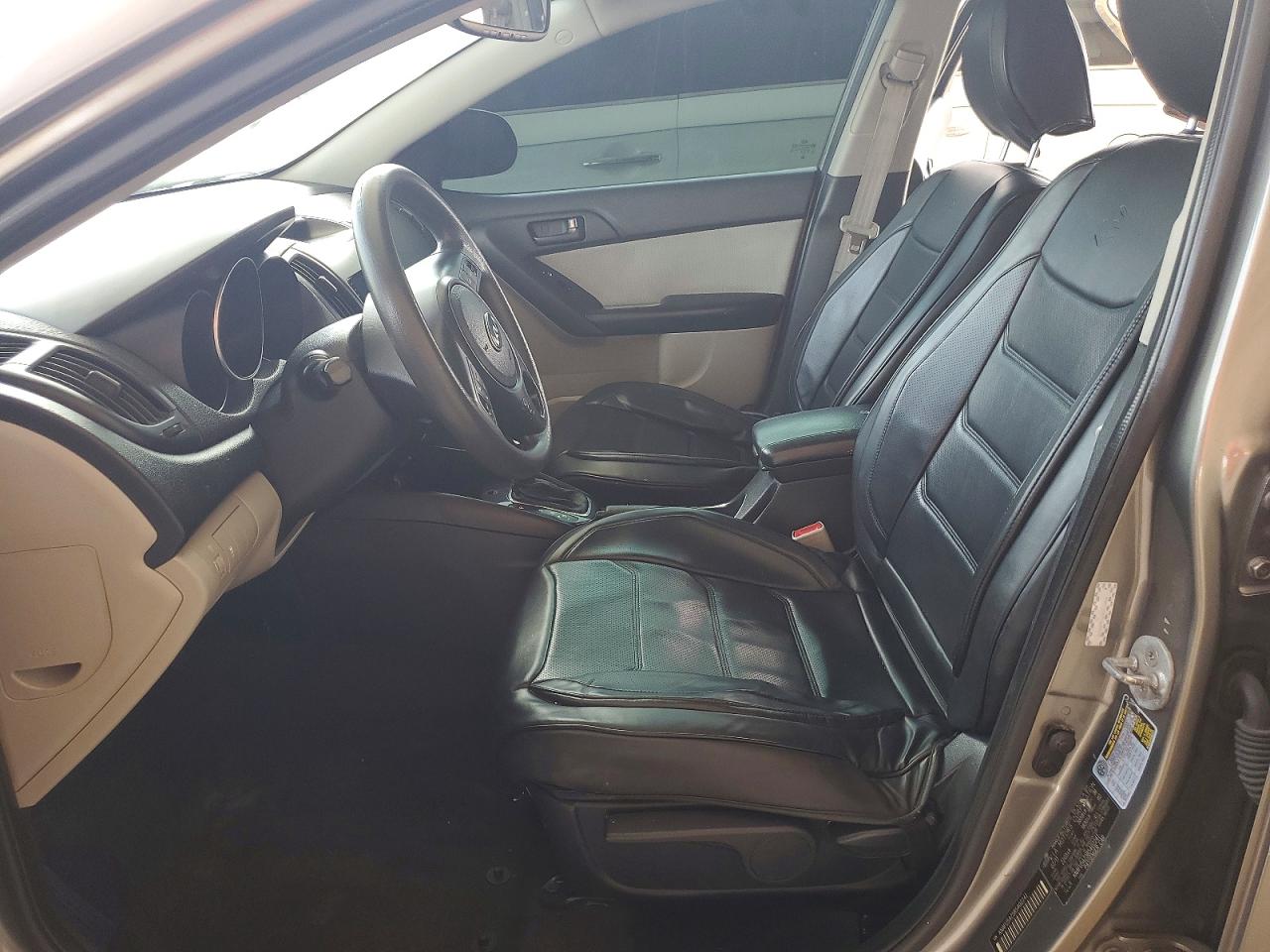 2011 KIA FORTE5
