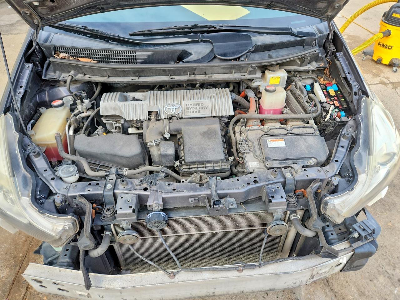 2016 TOYOTA PRIUS