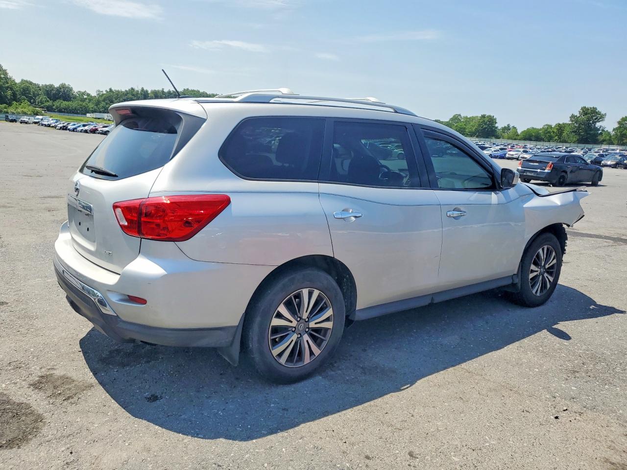 2017 NISSAN PATHFINDER