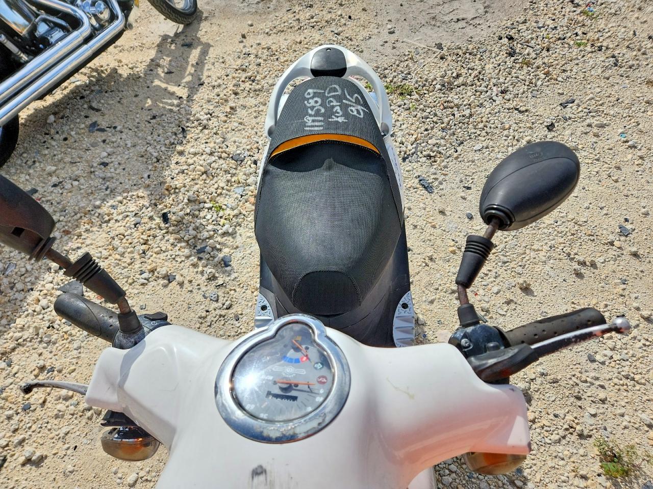 2016 GENUINE SCOOTER CO. SCOOTER
