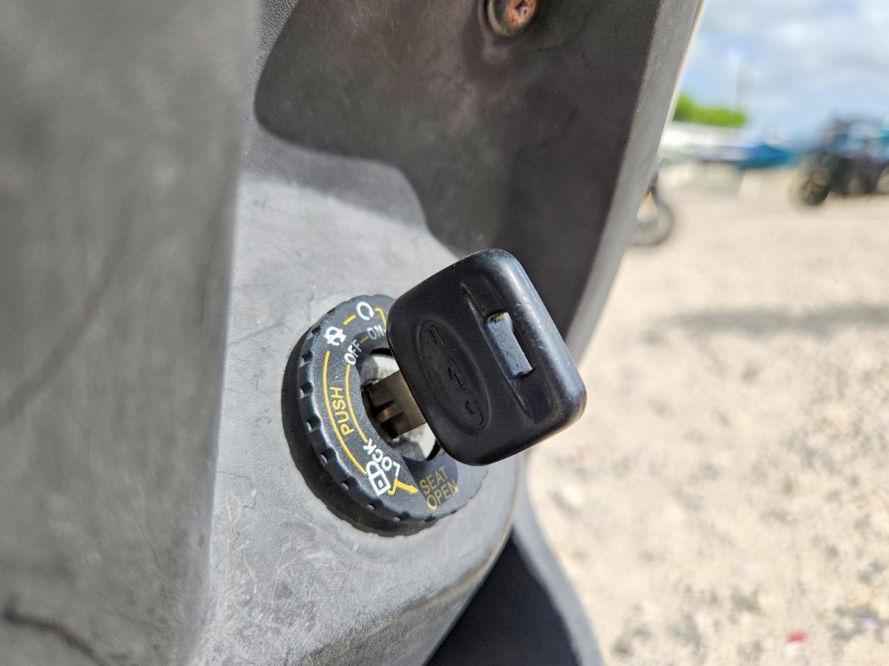 2016 GENUINE SCOOTER CO. SCOOTER