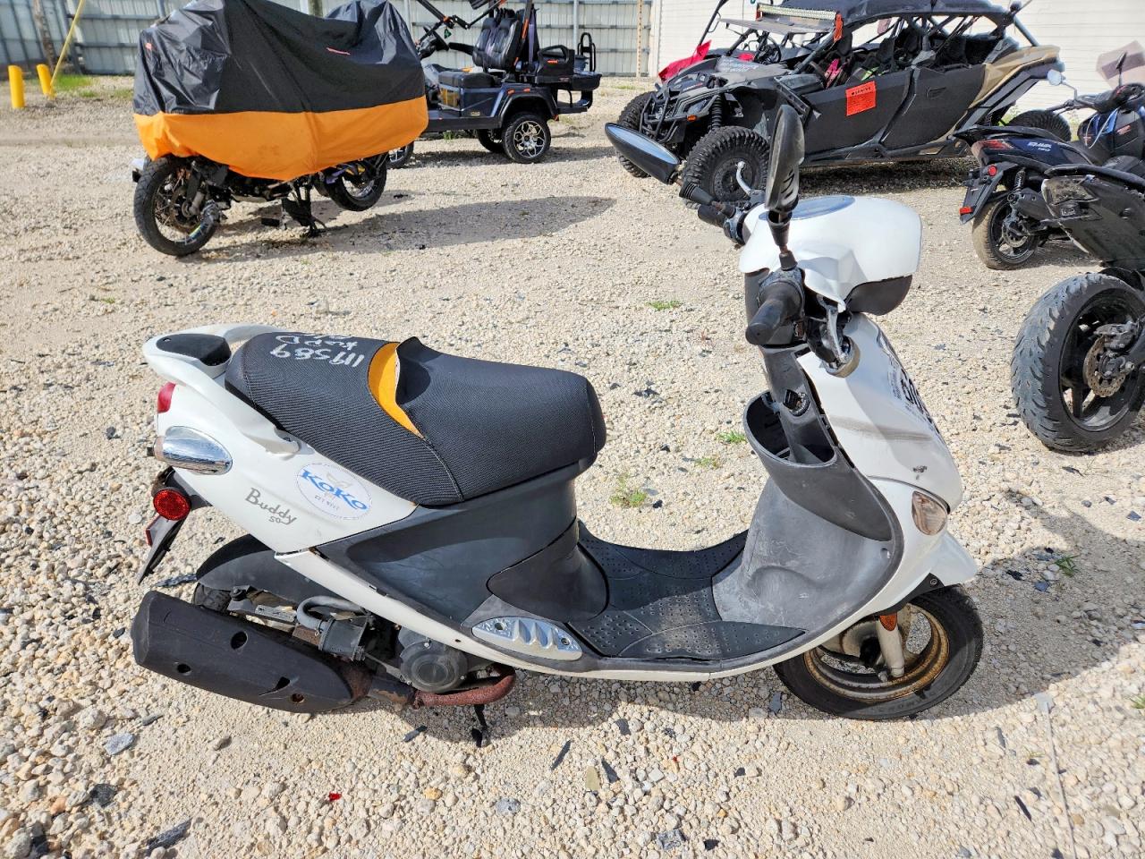 2016 GENUINE SCOOTER CO. SCOOTER