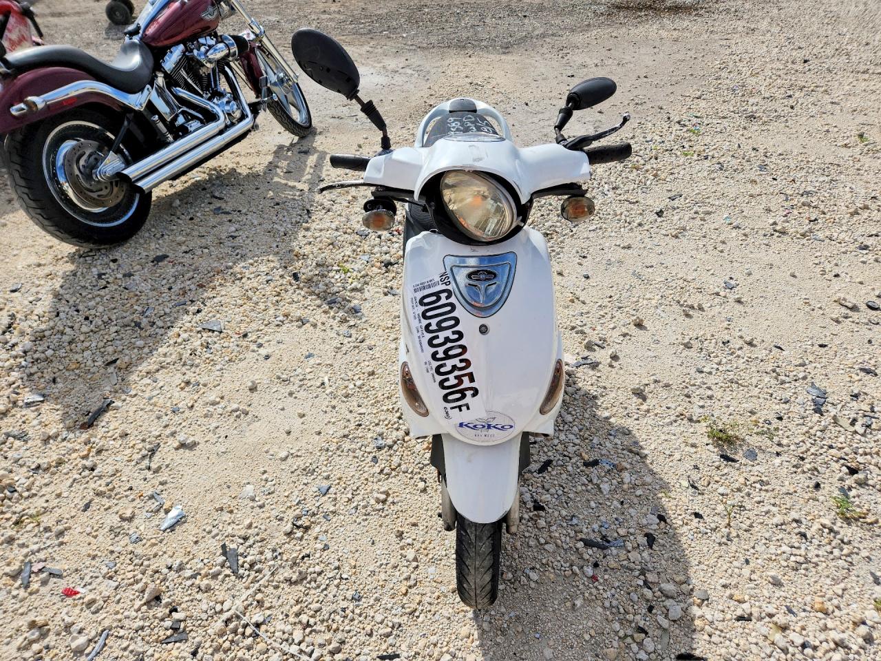 2016 GENUINE SCOOTER CO. SCOOTER
