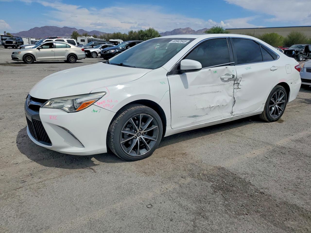 2015 TOYOTA CAMRY