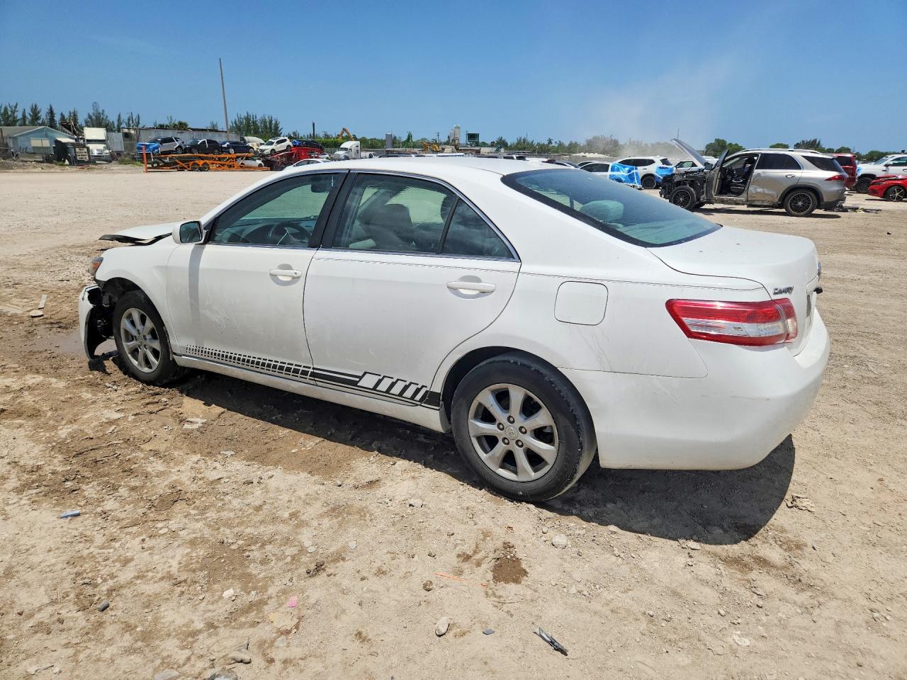 2011 TOYOTA CAMRY