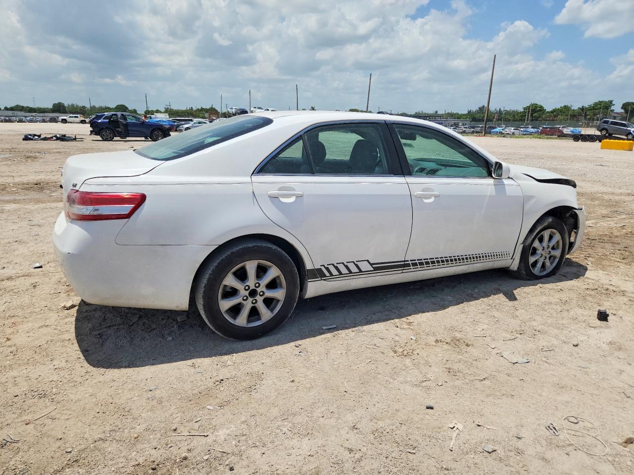 2011 TOYOTA CAMRY