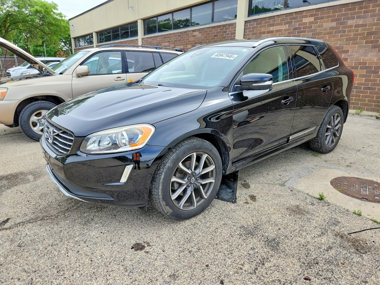 2016 VOLVO XC60