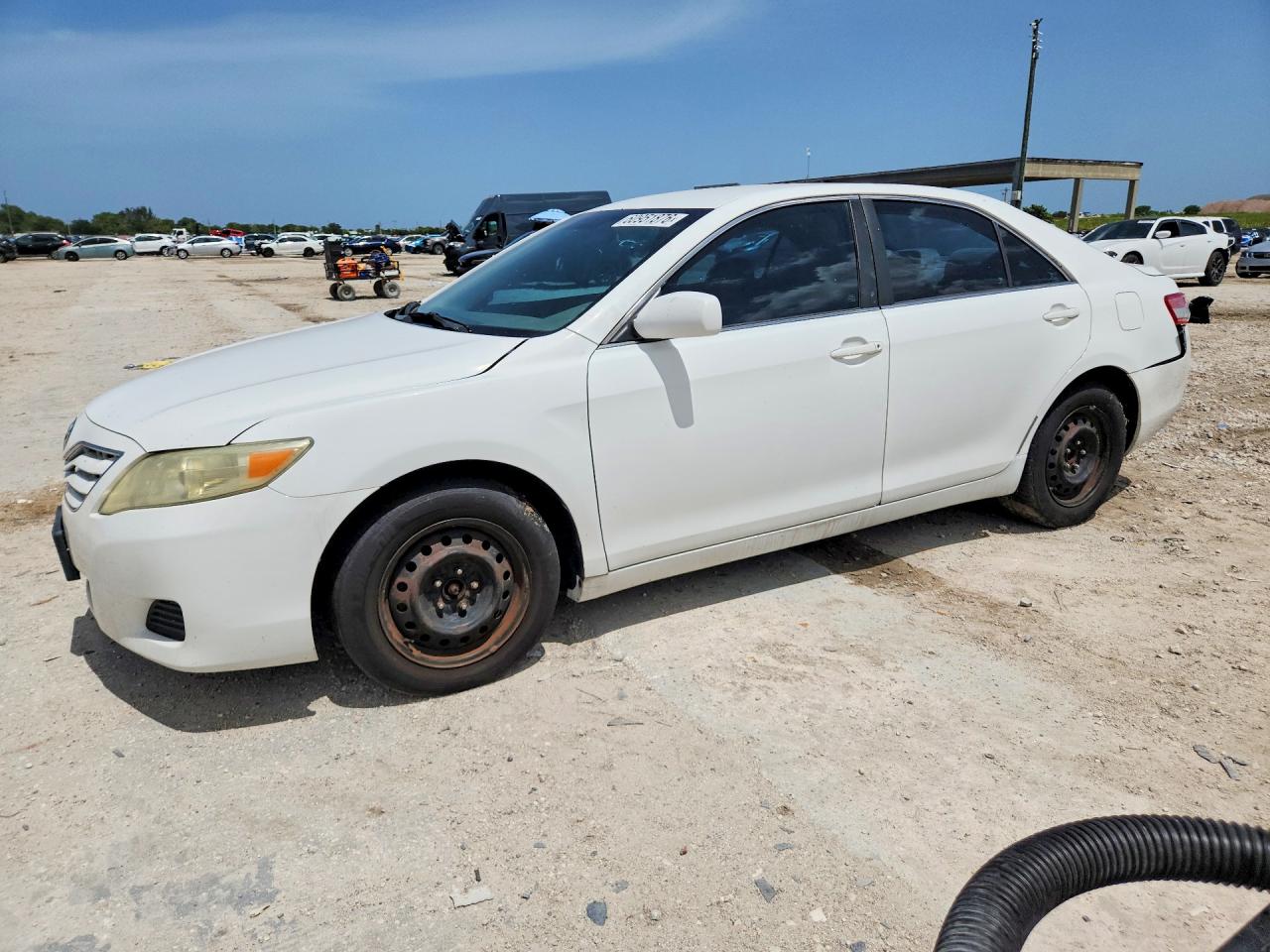 2011 TOYOTA CAMRY