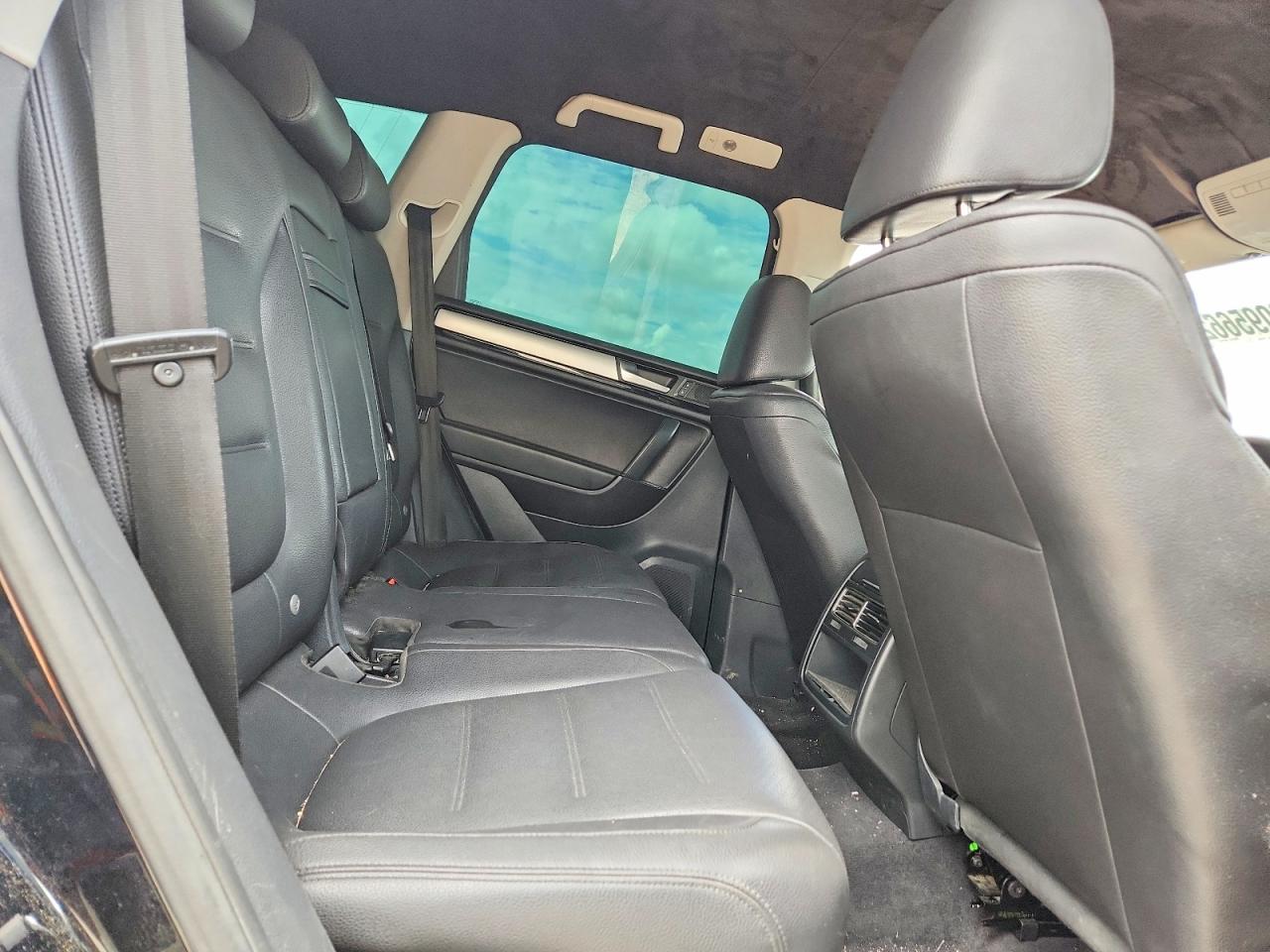 2012 VOLKSWAGEN TOUAREG