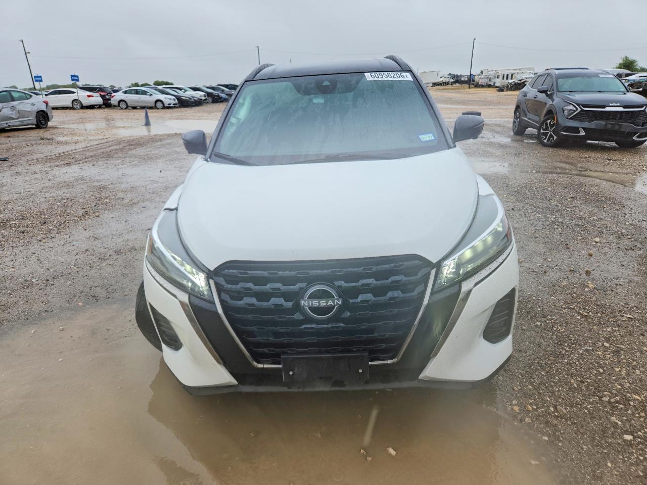 2024 NISSAN KICKS