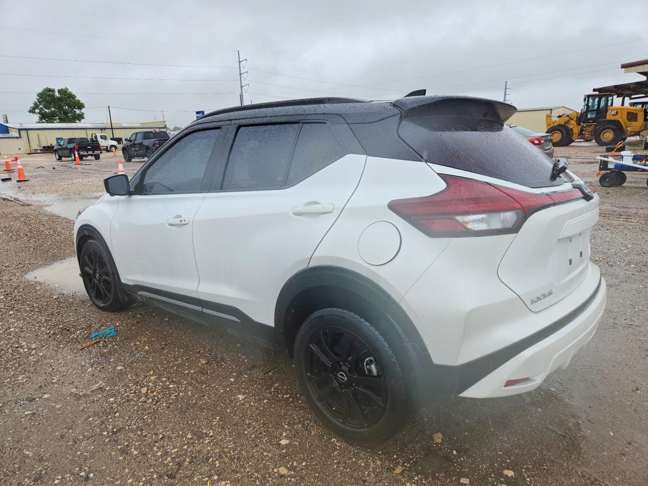 2024 NISSAN KICKS