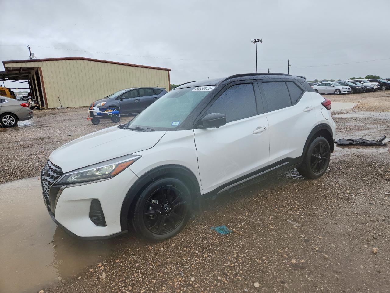 2024 NISSAN KICKS
