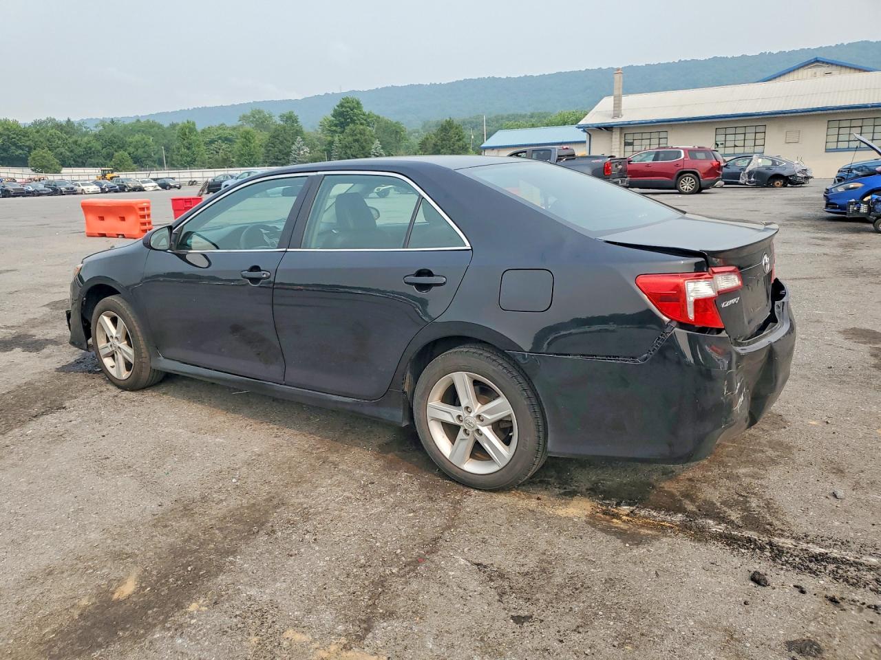 2014 TOYOTA CAMRY
