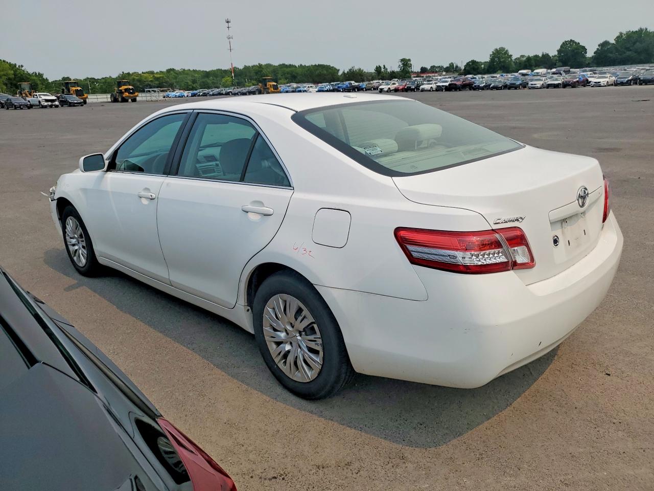 2011 TOYOTA CAMRY