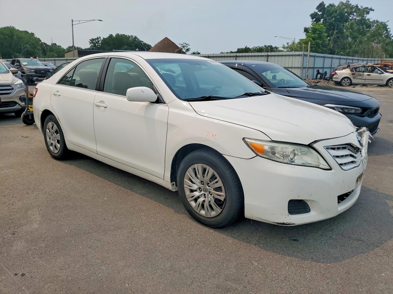 2011 TOYOTA CAMRY