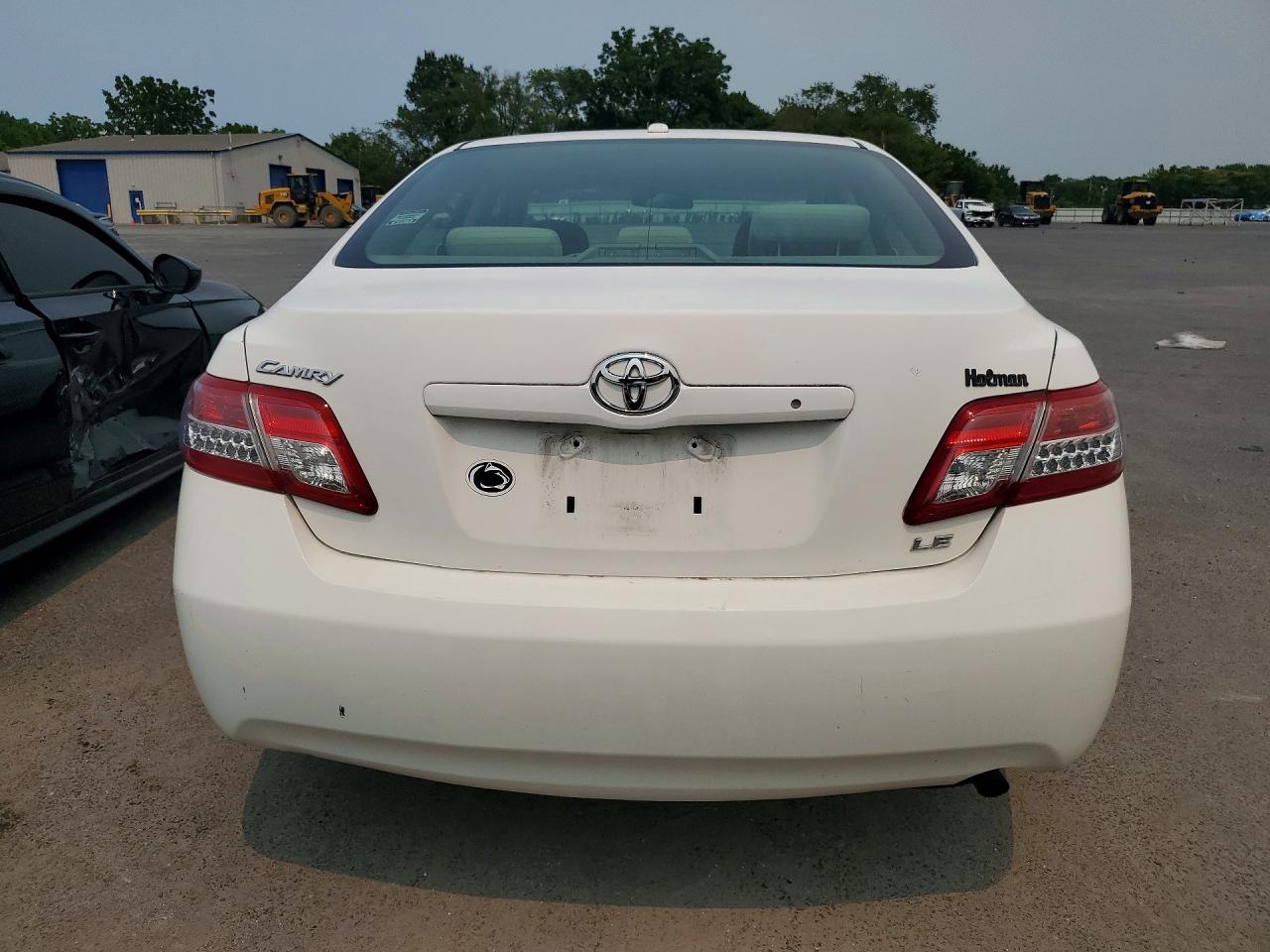 2011 TOYOTA CAMRY