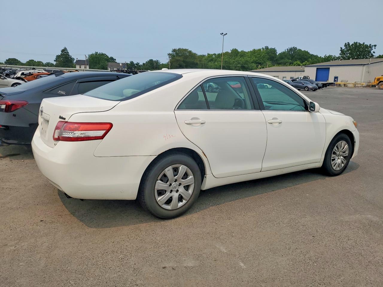 2011 TOYOTA CAMRY