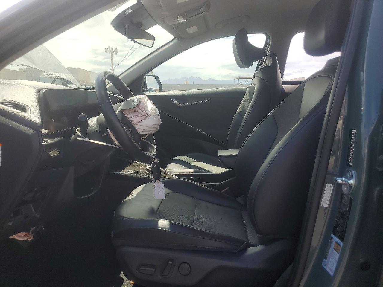 2023 KIA NIRO