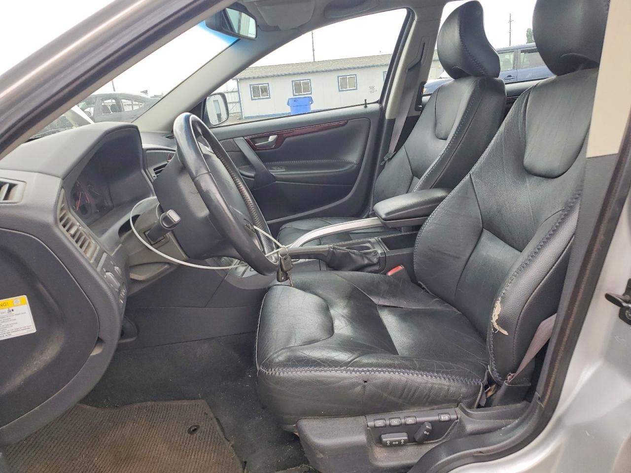 2002 VOLVO V70