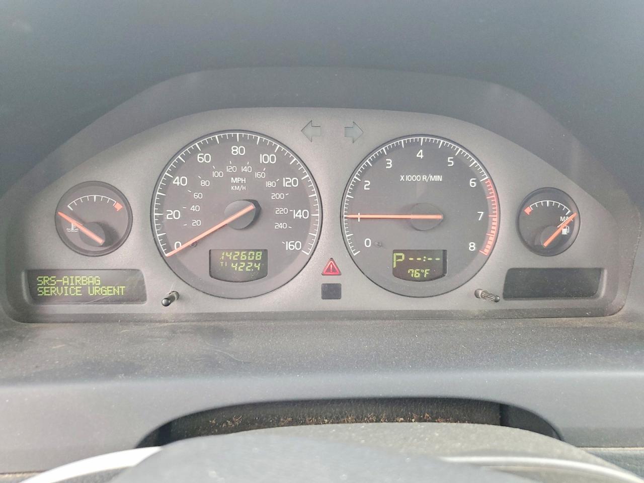 2002 VOLVO V70