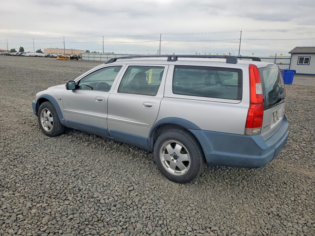 2002 VOLVO V70
