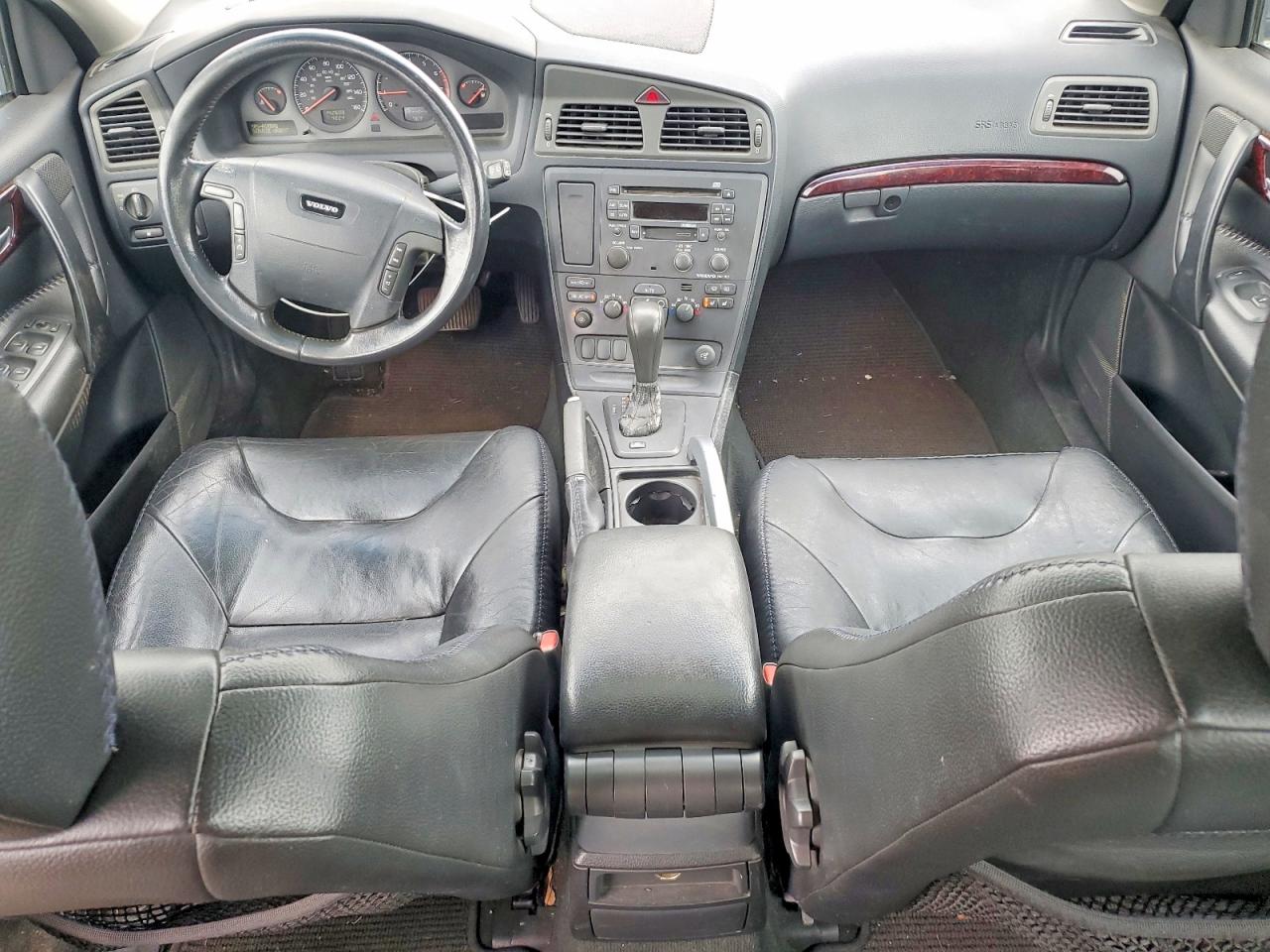 2002 VOLVO V70