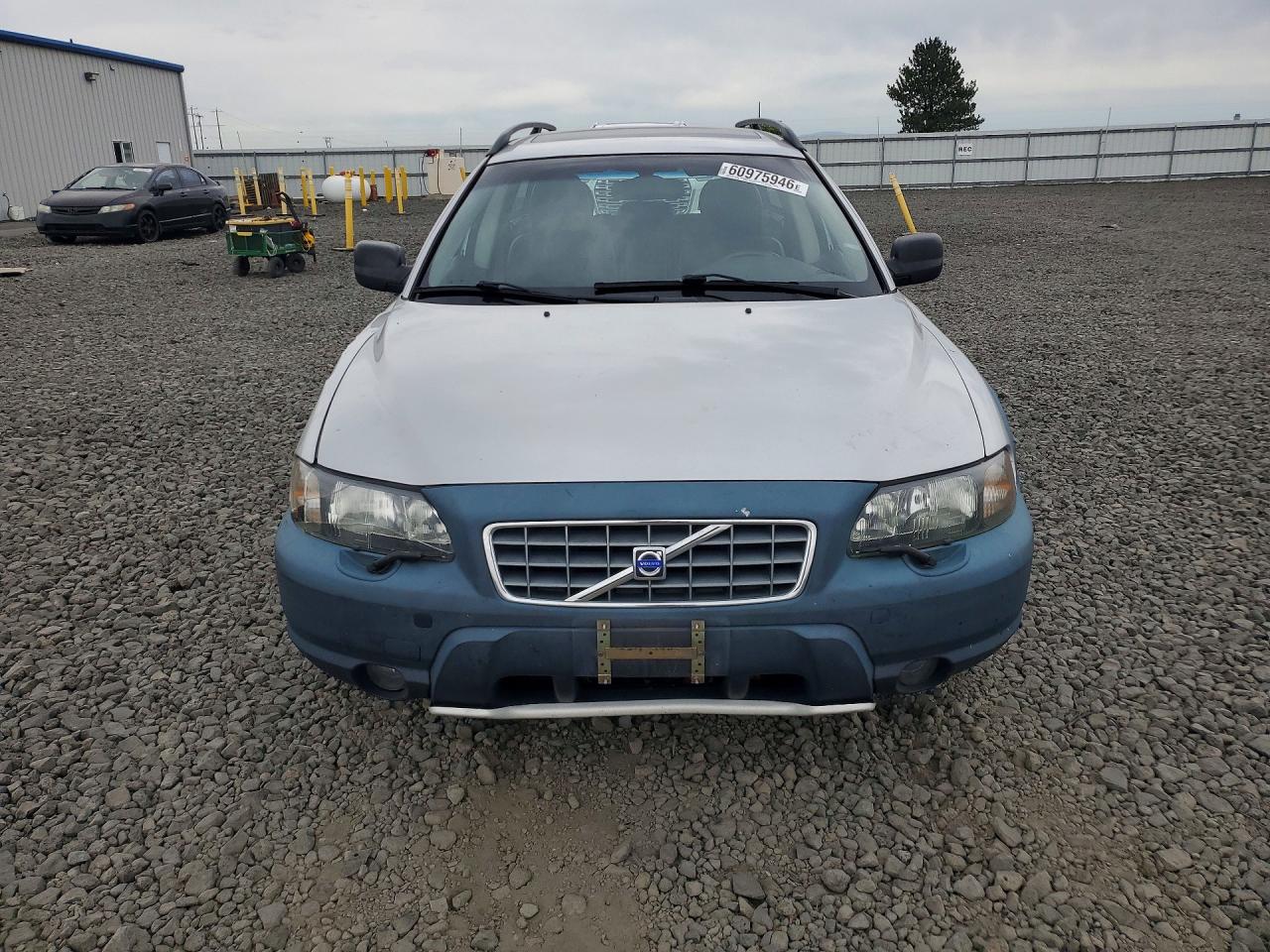 2002 VOLVO V70