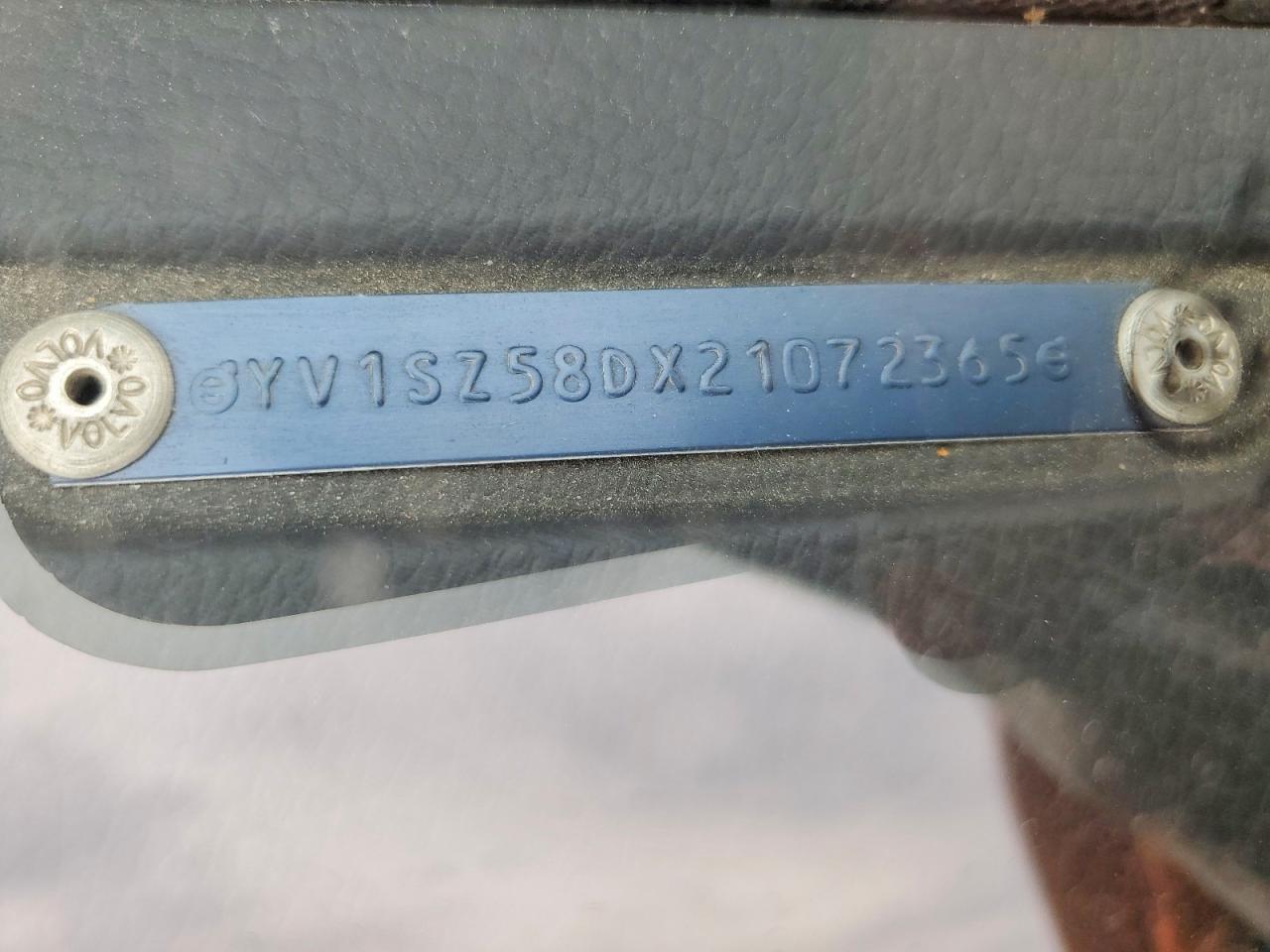 2002 VOLVO V70