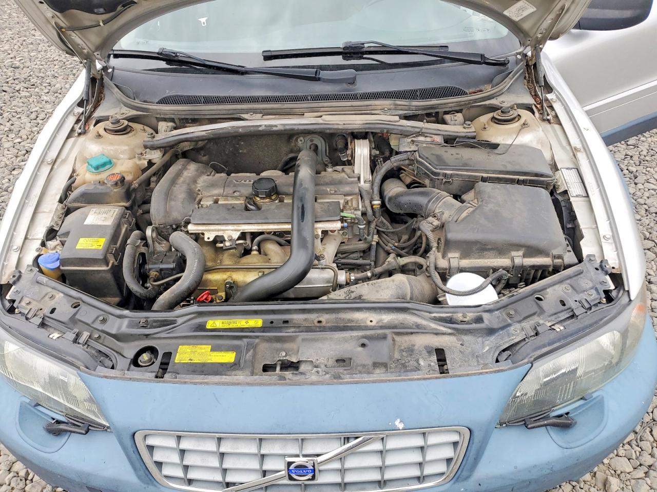 2002 VOLVO V70