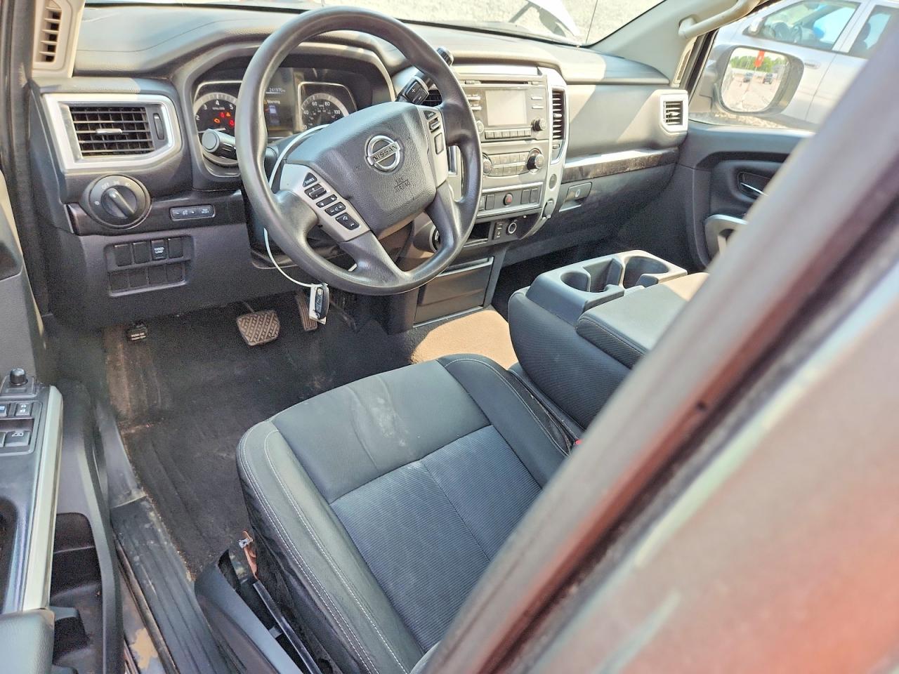 2017 NISSAN TITAN