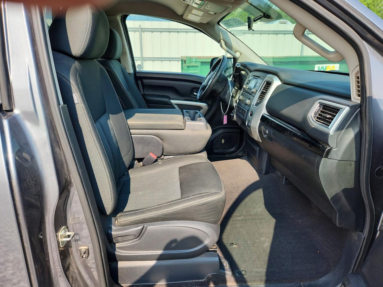 2017 NISSAN TITAN