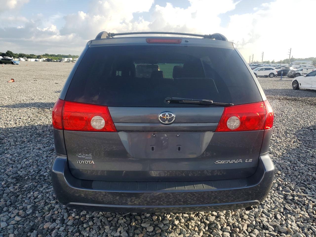 2009 TOYOTA SIENNA
