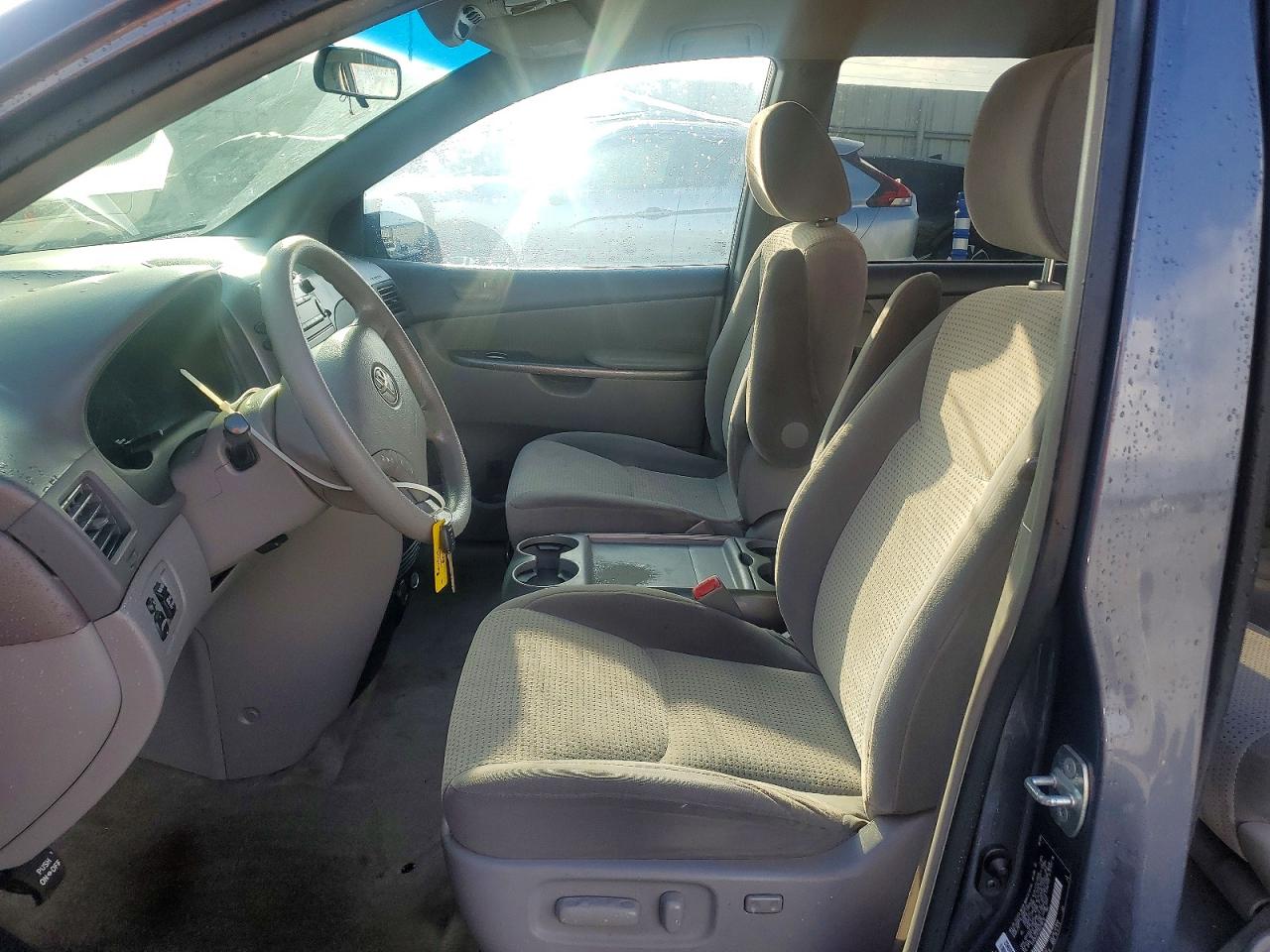 2009 TOYOTA SIENNA