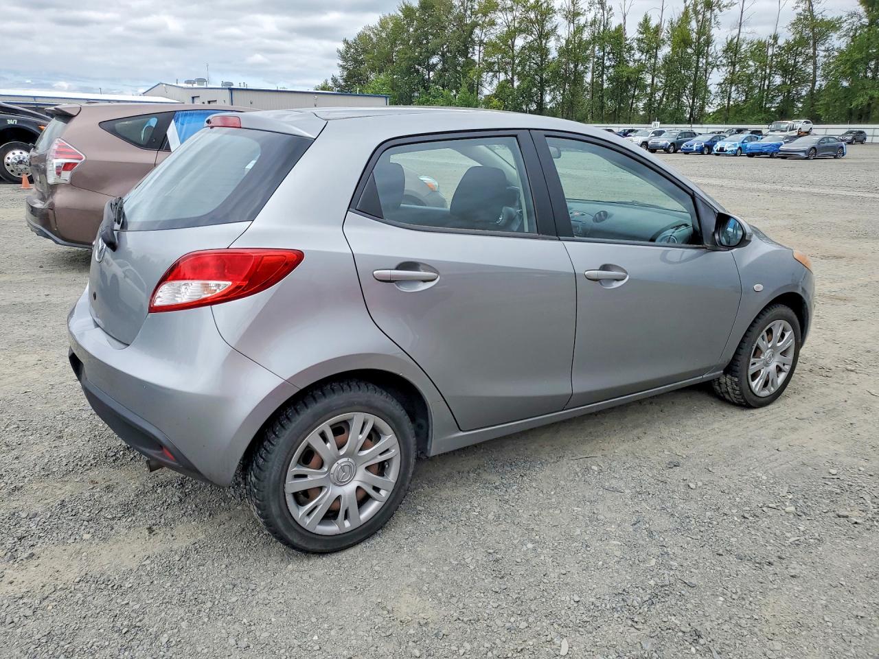 2013 MAZDA 2