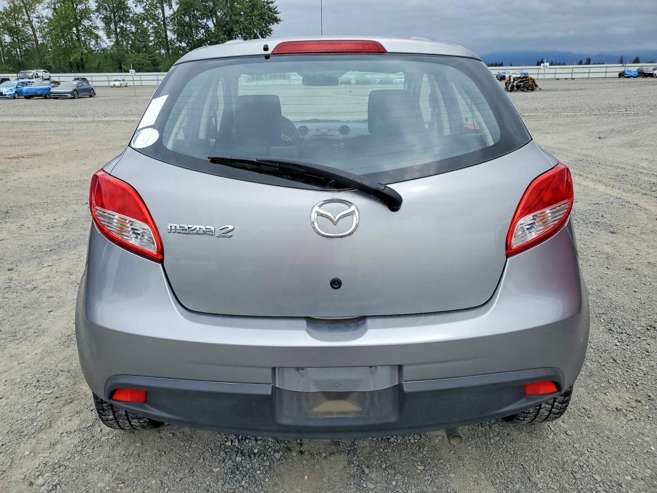 2013 MAZDA 2