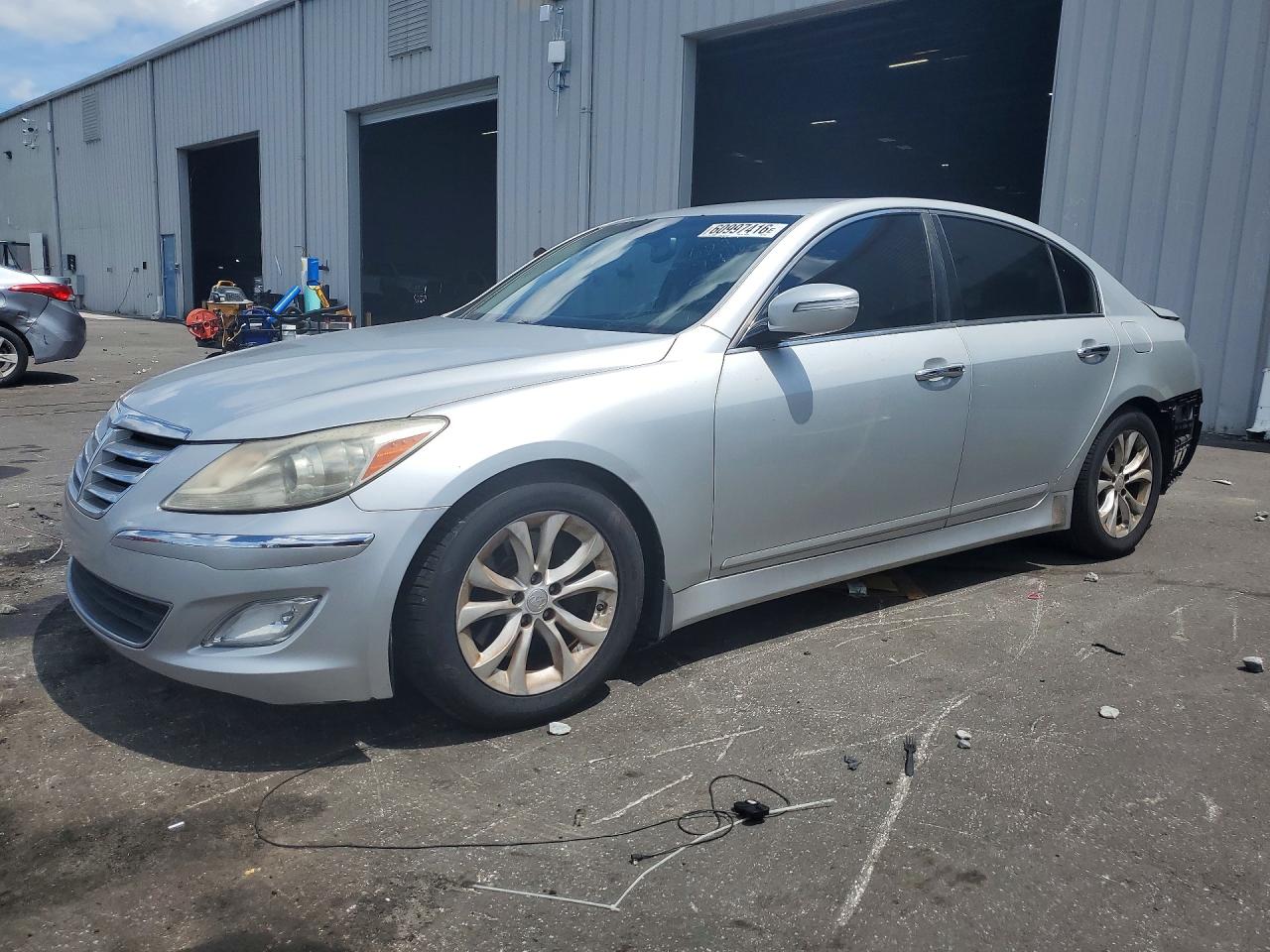 2013 HYUNDAI GENESIS