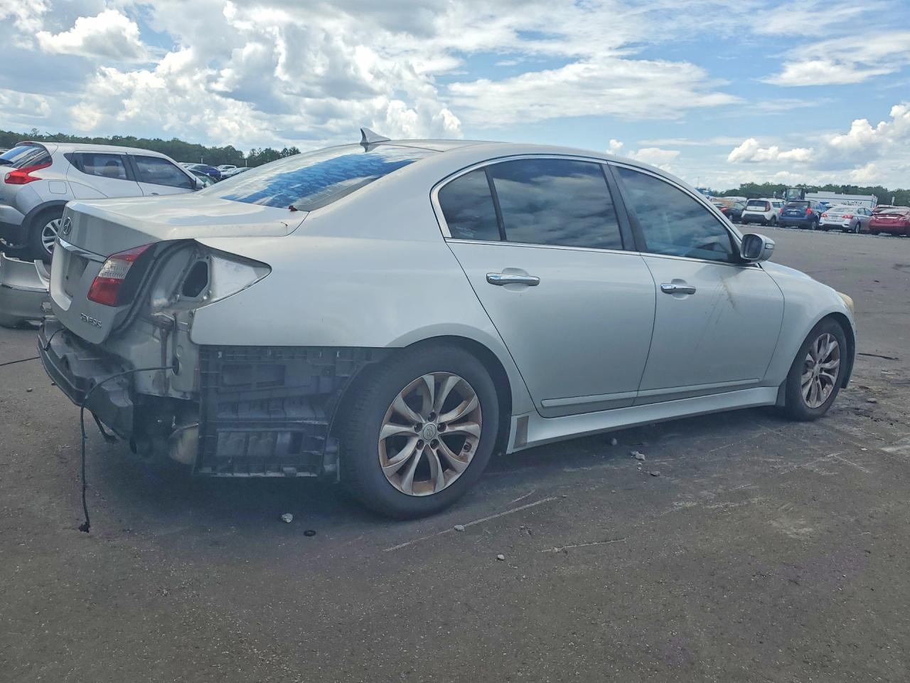 2013 HYUNDAI GENESIS