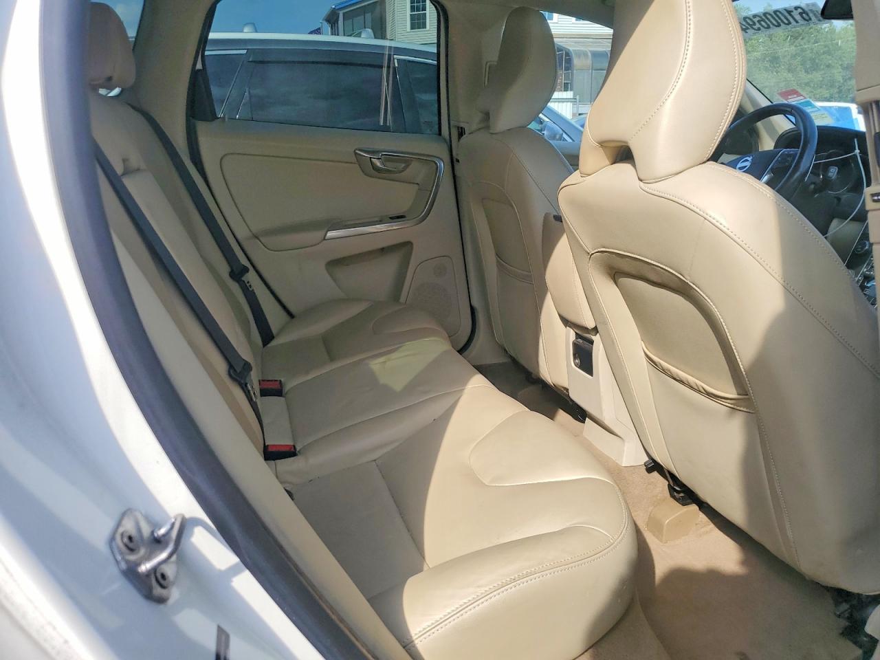 2015 VOLVO XC60