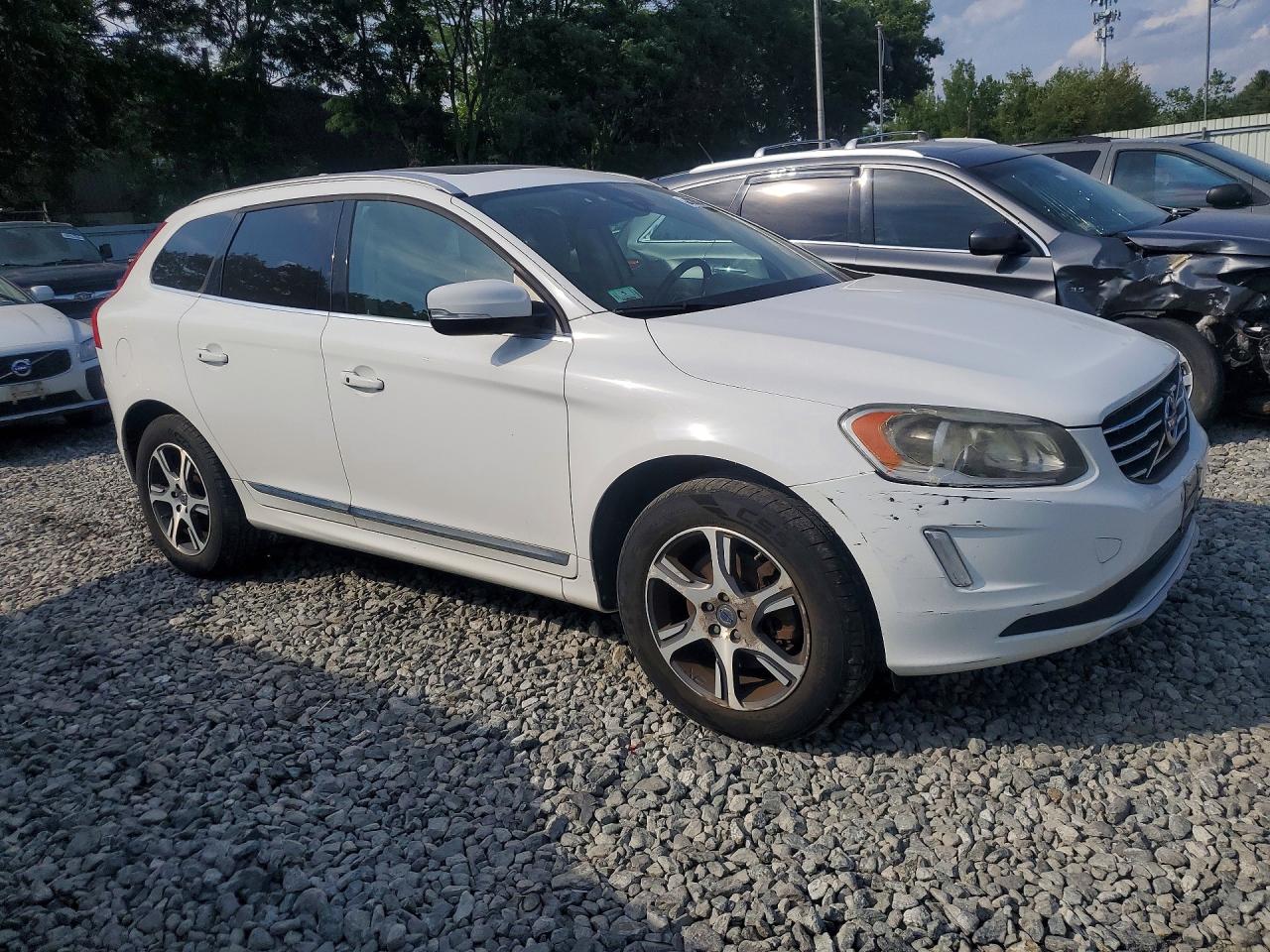 2015 VOLVO XC60