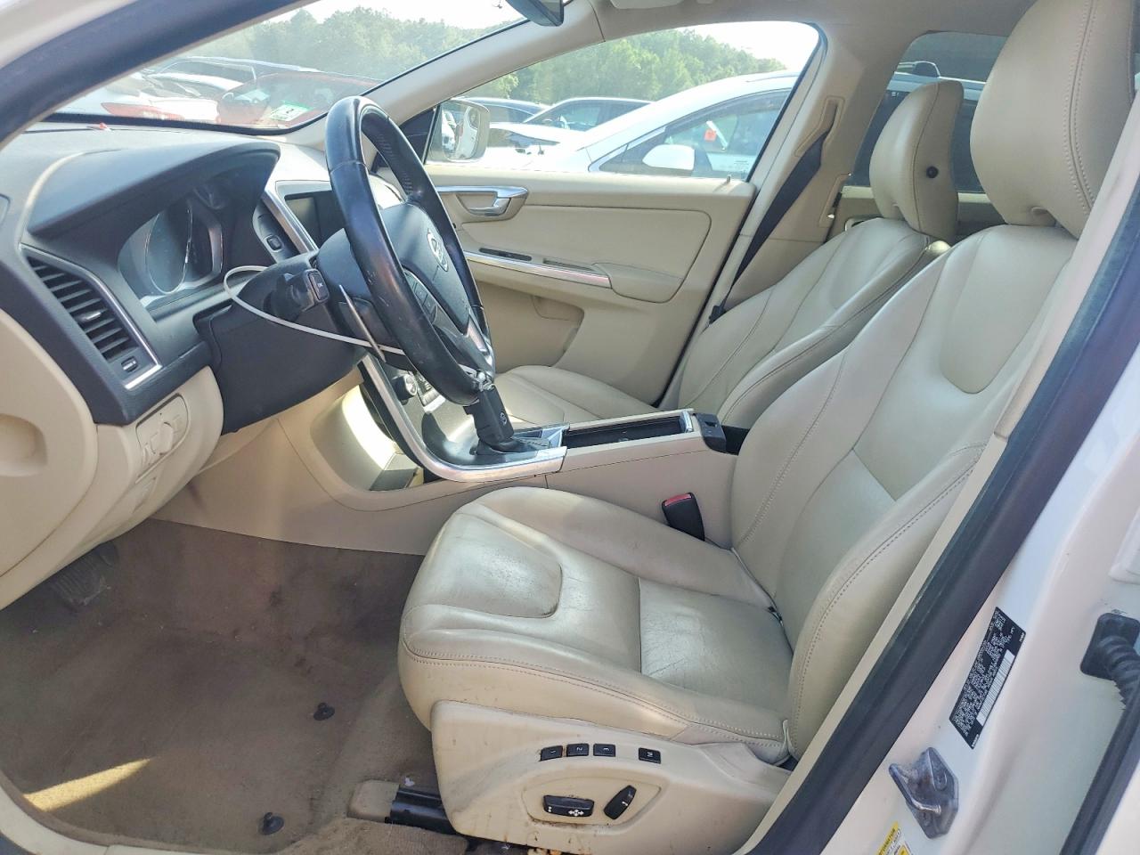 2015 VOLVO XC60