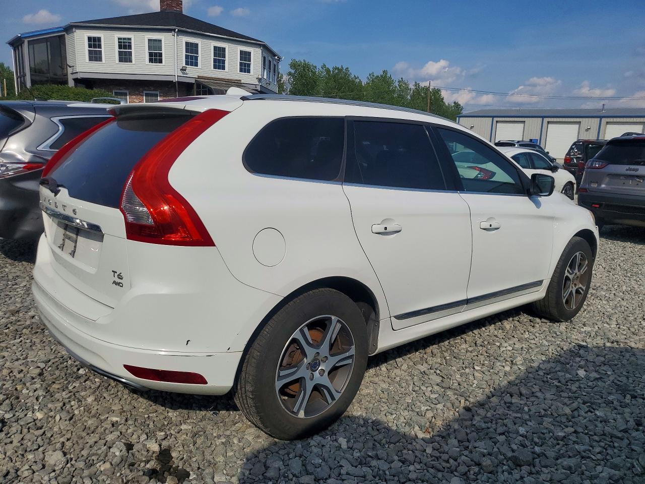 2015 VOLVO XC60